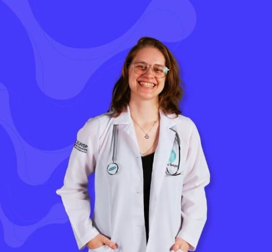 Fisioterapeuta e instrutora Camila especialista em fisioterapia e pilates em Araçariguama
